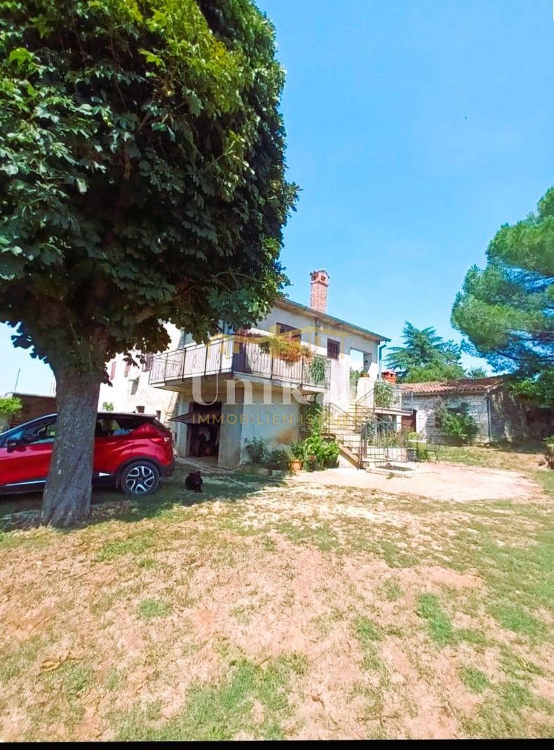 Casa bifamiliare in pietra abitabile, da ristrutturare